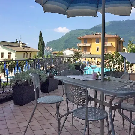 Aparthotel La Portella 3*
